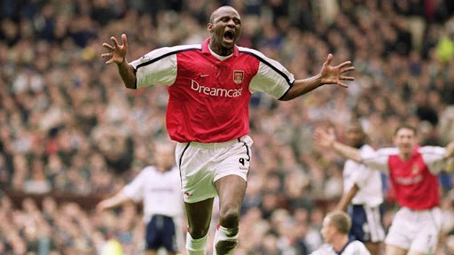 Tiền vệ con thoi là gì? Vai trò của động cơ vĩnh cửu trong bóng đá